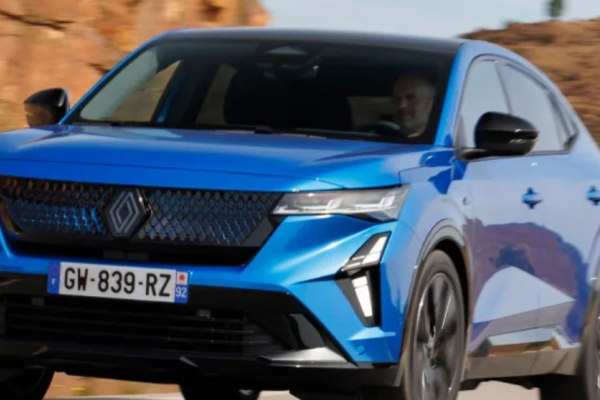 Dienos automobilio pasiūlymas: itin aptakus „Renault Rafale“ kupė-SUV už 245 svarus sterlingų per mėnesį